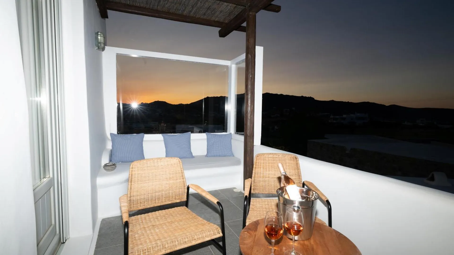 Myconian Theros Luxury Suites Ano Mera